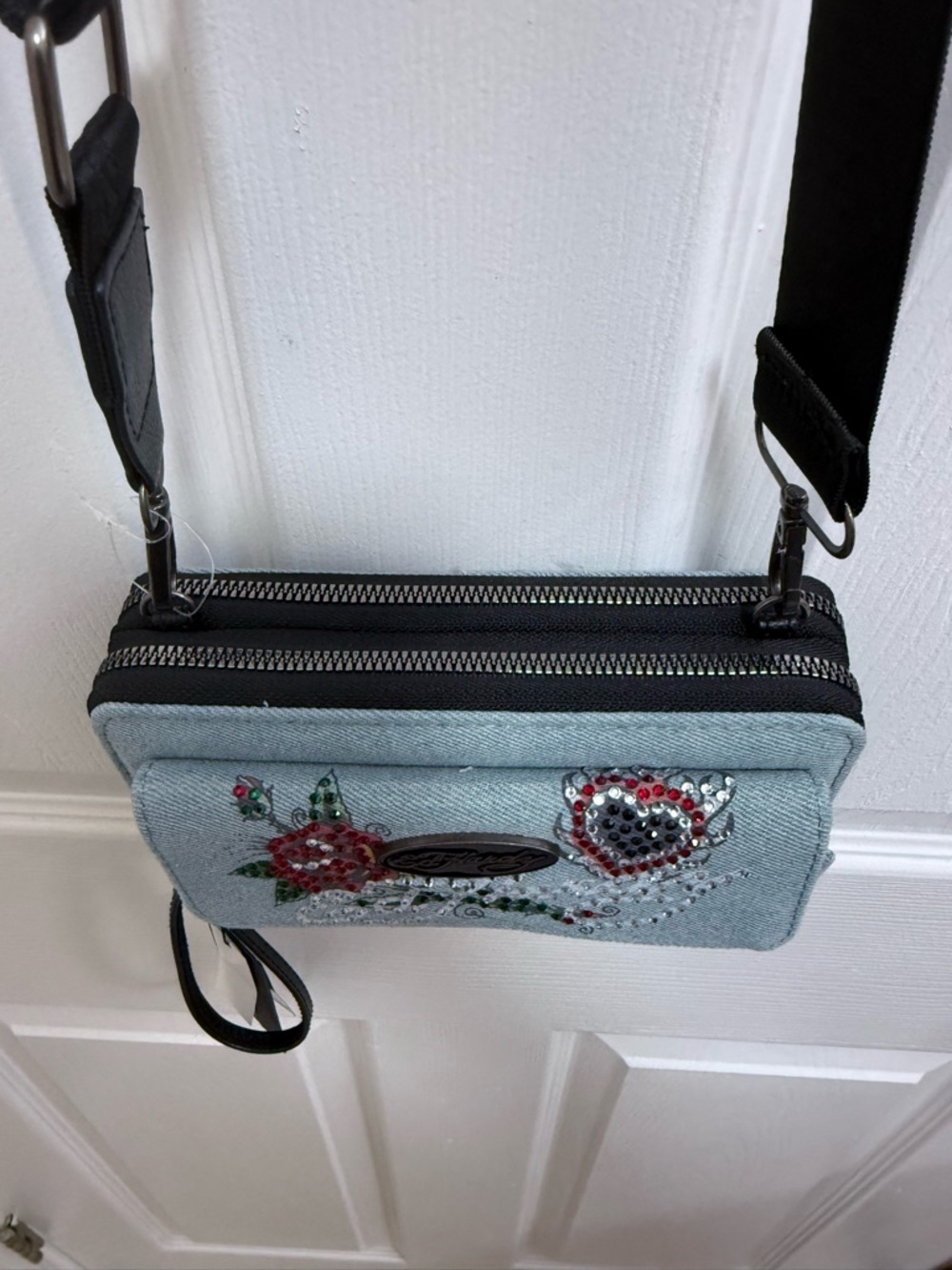 NWT Ed Hardy Light Blue Denim Crossbody with Floral & Heart Embellishments - Picture 4 of 5